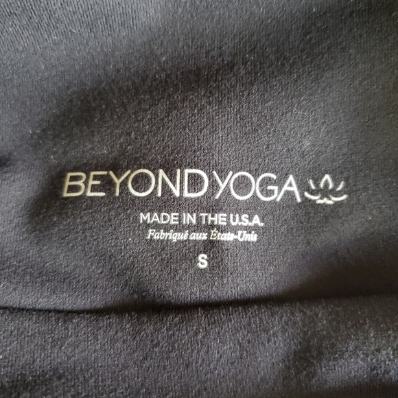 Beyond Yoga Original High Waisted Capri Legging Black NEW - Picture 8 of 9